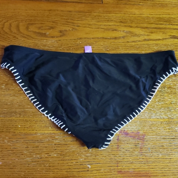 Like new! YMI Bikini - Picture 3 of 8